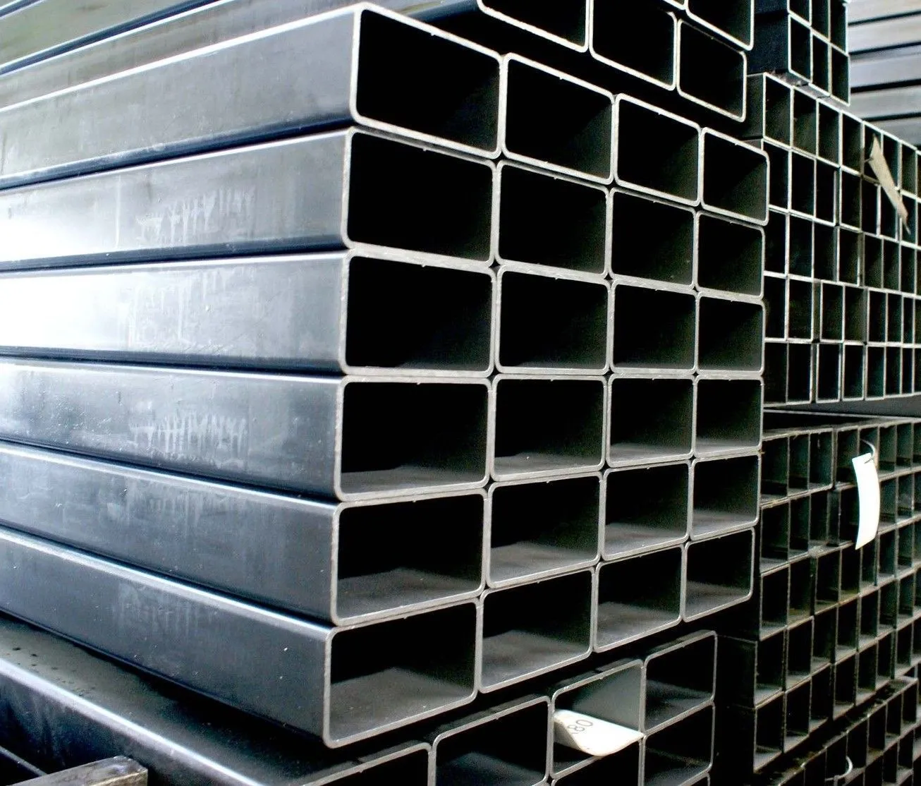 Трубы бесшовные профильные купить в Москве