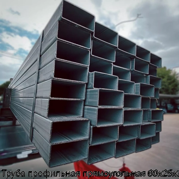 Изображение товара Профильная прямоугольная труба 60х25х3 из стали 6 метров Россия