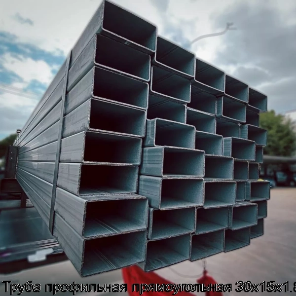 Изображение товара Профильная прямоугольная труба 30х15х1.8 из стали, Россия, устойчивость и легкость